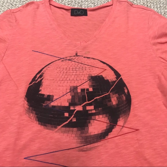 DuO V-Neck Coral Disco Ball Vintage Graphic T-Shirt - Picture 10 of 12